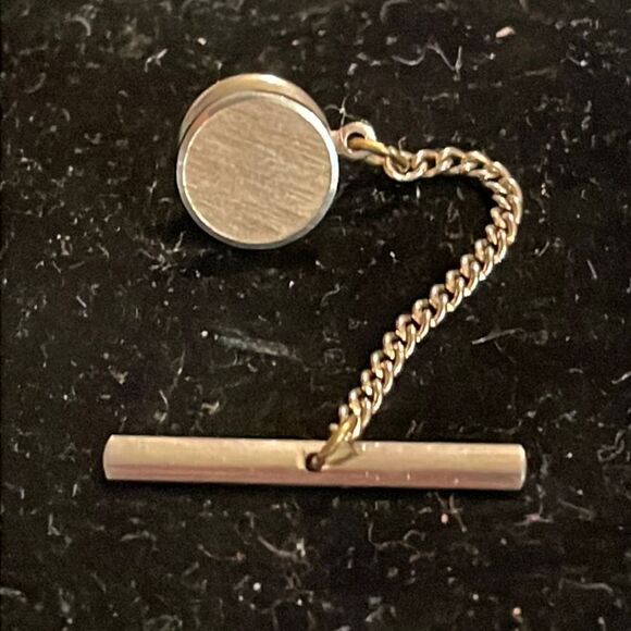 Vintage-1950s-Swank gold tone diamond etched tie tack/tie pin with safety chain - Picture 1 of 10